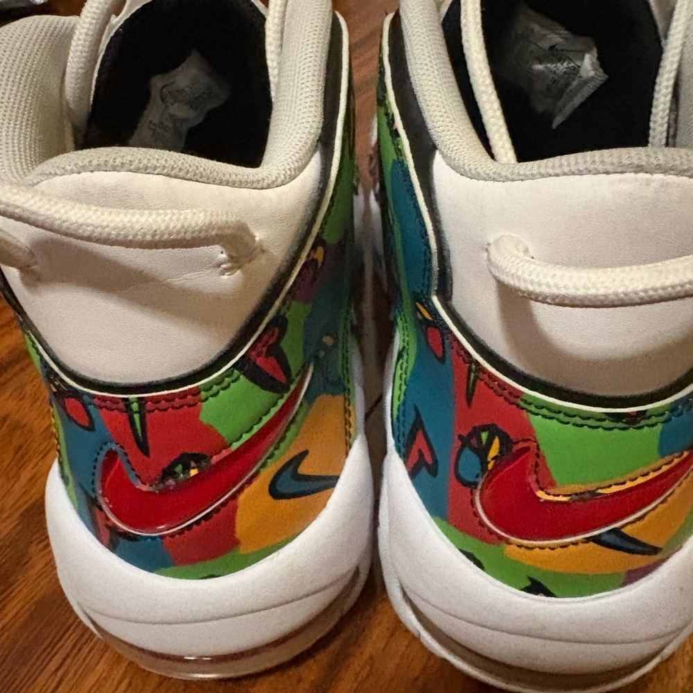 Nike Air More Uptempo
Peace, Love, Swoosh - Picture 5 of 9